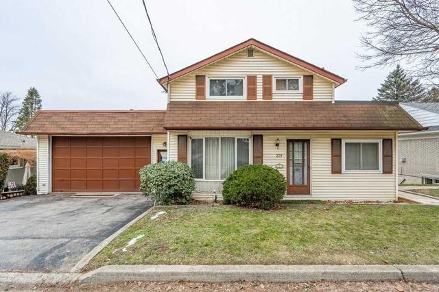 239 Kathleen St, House detached with 3 bedrooms, 1 bathrooms and 4 parking in Guelph ON | Image 1
