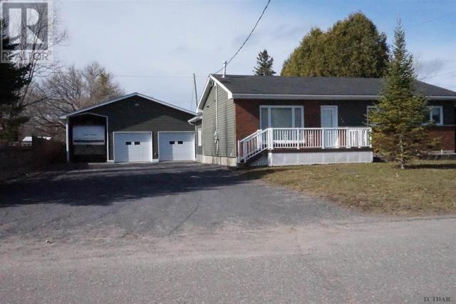 156 Haliburton Ave W, House detached with 3 bedrooms, 2 bathrooms and null parking in Temiskaming Shores ON | Image 2