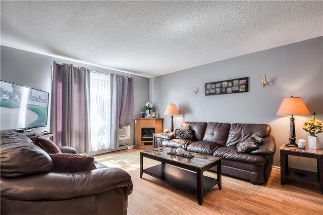 Upper - 198 Medina Crt, House semidetached with 1 bedrooms, 1 bathrooms and 1 parking in Oshawa ON | Image 4
