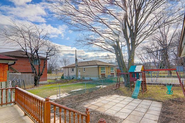 102 Wye Valley Rd, House detached with 3 bedrooms, 4 bathrooms and 5 parking in Toronto ON | Image 22
