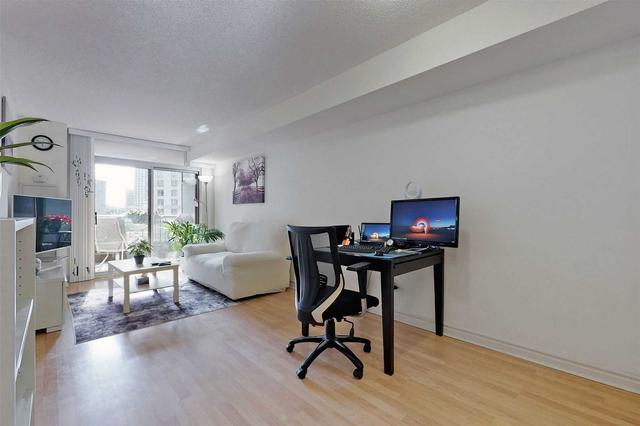 604 - 3880 Duke Of York Blvd, Condo with 1 bedrooms, 1 bathrooms and 1 parking in Mississauga ON | Image 2