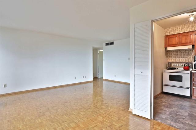 205 - 10 Avoca Ave, Condo with 1 bedrooms, 1 bathrooms and null parking in Toronto ON | Image 3