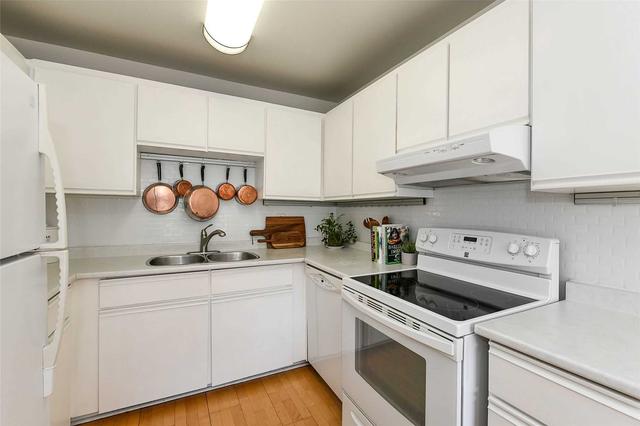 4 Tyson Shepway, Townhouse with 3 bedrooms, 2 bathrooms and 2 parking in Toronto ON | Image 3
