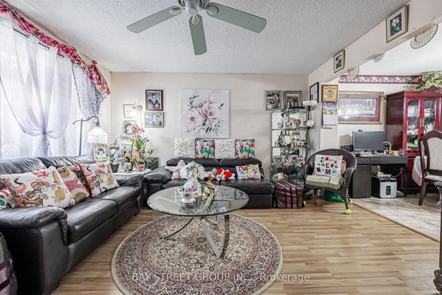38 Pilkey Cres, House attached with 3 bedrooms, 2 bathrooms and 3 parking in Toronto ON | Image 21