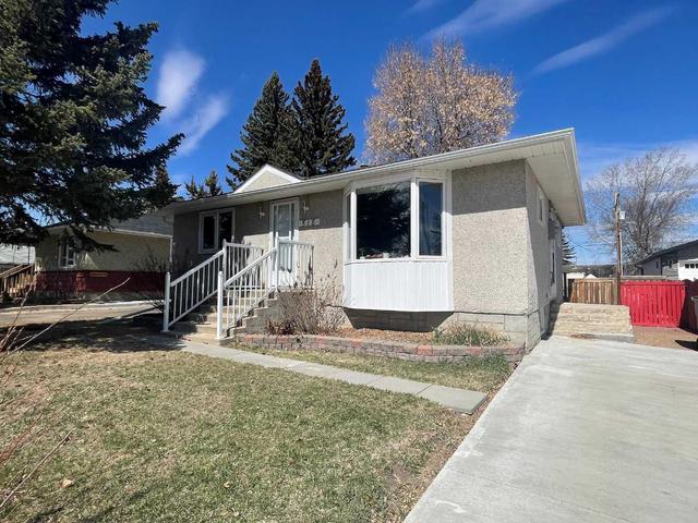 818 9th Avenue, House detached with 2 bedrooms, 1 bathrooms and 4 parking in Wainwright AB | Image 41