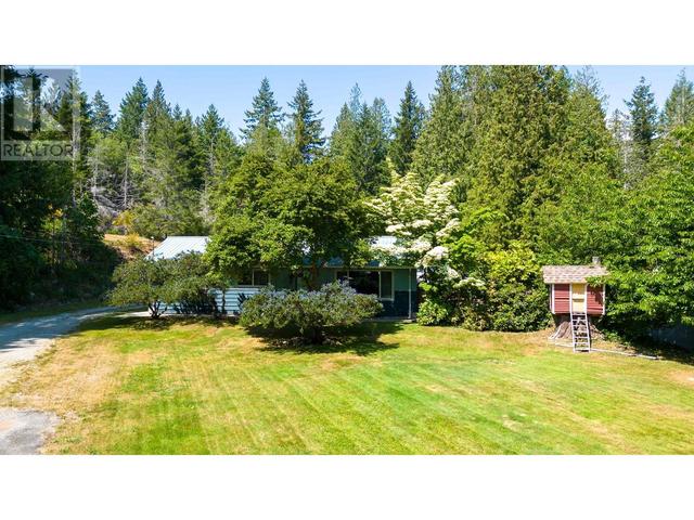4569 Francis Peninsula Road, House detached with 3 bedrooms, 3 bathrooms and 6 parking in Sunshine Coast A BC | Image 2