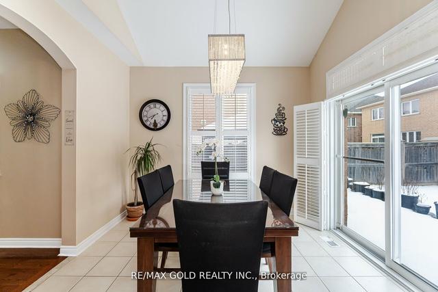 36 Quatro Cres, House detached with 4 bedrooms, 5 bathrooms and 6 parking in Brampton ON | Image 4
