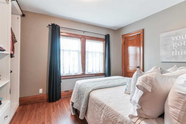 13 Lippincott St W, House detached with 3 bedrooms, 3 bathrooms and 4 parking in Toronto ON | Image 17