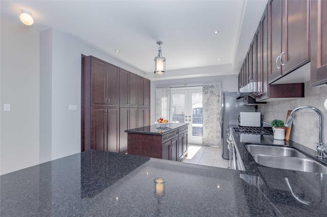 34 Mallingham Crt, House attached with 3 bedrooms, 4 bathrooms and 1 parking in Toronto ON | Image 19