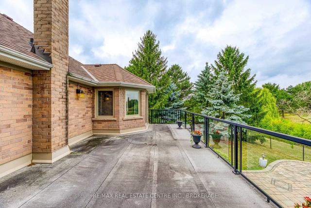2093 Country Club Dr, House detached with 5 bedrooms, 4 bathrooms and 6 parking in Burlington ON | Image 20
