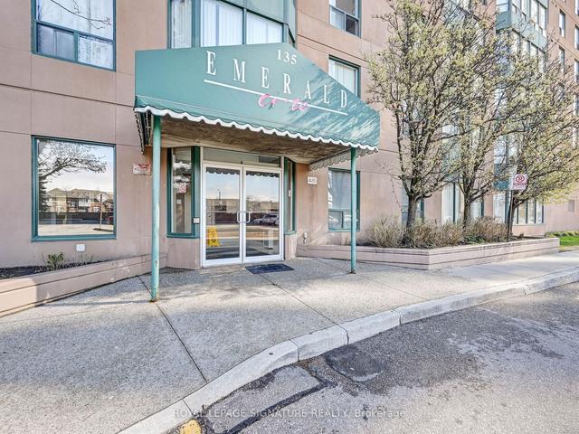 209 - 135 Hillcrest Ave, Condo with 2 bedrooms, 1 bathrooms and 1 parking in Mississauga ON | Image 23