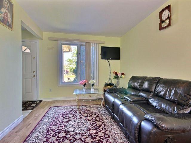3696 Holburn St, House semidetached with 3 bedrooms, 3 bathrooms and 2 parking in Windsor ON | Image 3