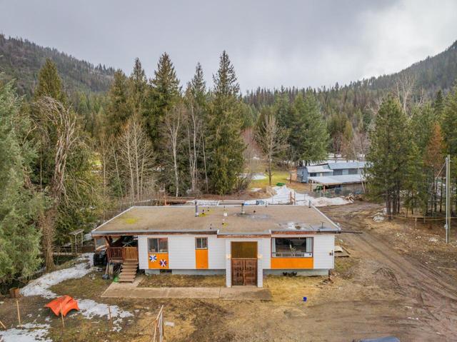 101 Champion Park Road, House detached with 4 bedrooms, 2 bathrooms and null parking in Kootenay Boundary A BC | Image 1