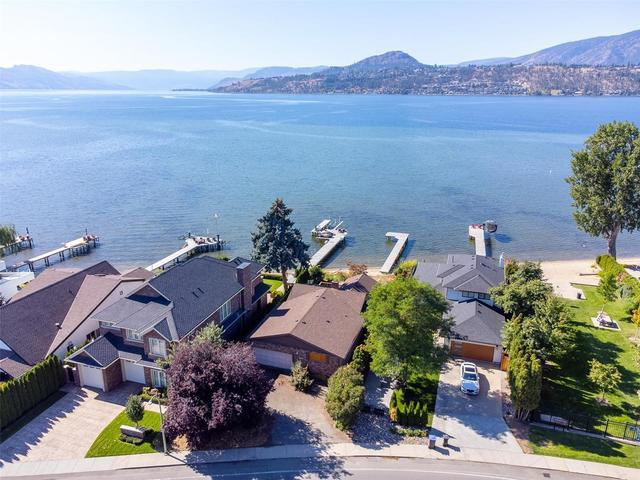 2960 Abbott Street, House detached with 4 bedrooms, 3 bathrooms and 6 parking in Kelowna BC | Image 1