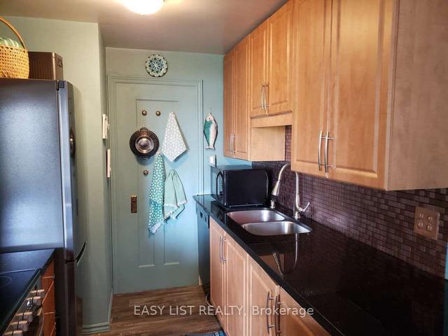 1 - 59 Neptune Dr, Condo with 2 bedrooms, 1 bathrooms and 1 parking in Toronto ON | Image 9