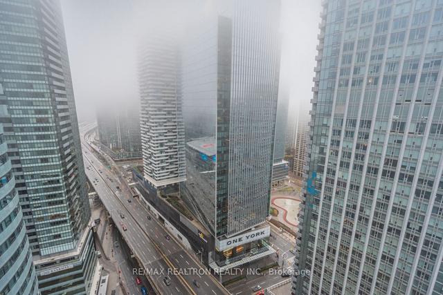 3002 - 12 York St, Condo with 2 bedrooms, 2 bathrooms and 1 parking in Toronto ON | Image 18