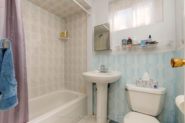 14 Louisa St, House semidetached with 3 bedrooms, 3 bathrooms and 3 parking in Toronto ON | Image 27
