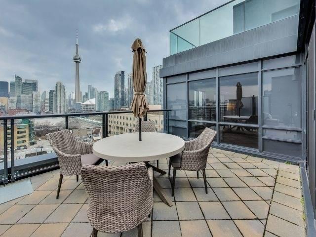 1121 - 560 Front St W, Condo with 3 bedrooms, 2 bathrooms and 2 parking in Toronto ON | Image 2