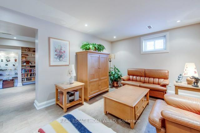 26 Granard Blvd, House detached with 3 bedrooms, 3 bathrooms and 4 parking in Toronto ON | Image 16