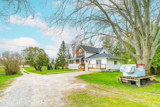 775 Cresswell Rd, Home with 3 bedrooms, 2 bathrooms and 11 parking in Kawartha Lakes ON | Image 4