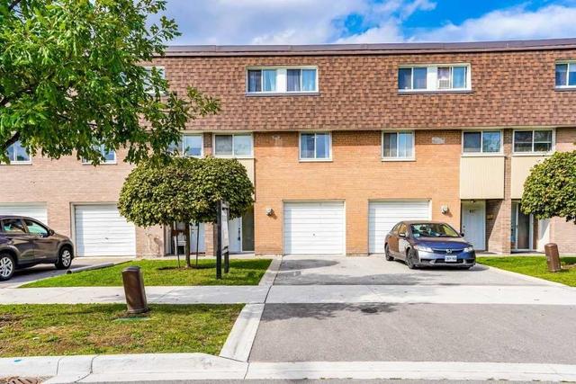 838 - 26 Tandridge Cres, Townhouse with 3 bedrooms, 2 bathrooms and 4 parking in Toronto ON | Image 1