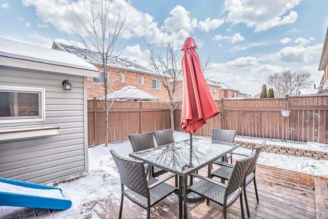 81 Pressed Brick Dr, House attached with 3 bedrooms, 2 bathrooms and 3 parking in Brampton ON | Image 31