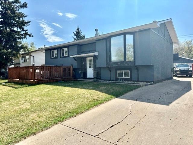 59 Bell Crescent, House detached with 5 bedrooms, 2 bathrooms and 5 parking in Wood Buffalo AB | Image 1