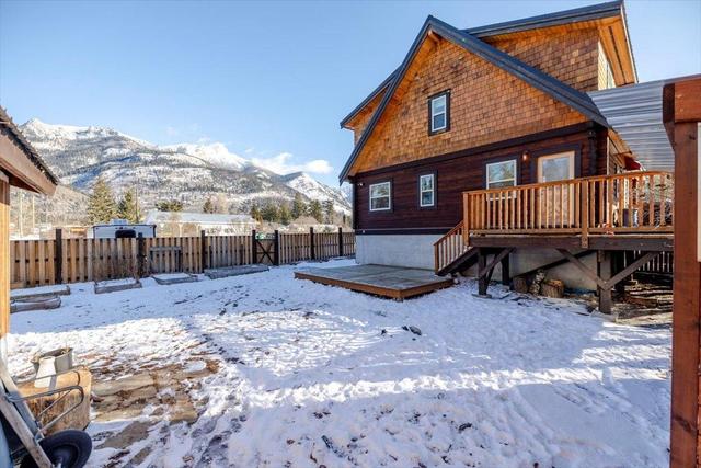 9115 Main Street, House detached with 3 bedrooms, 2 bathrooms and 3 parking in East Kootenay B BC | Image 56
