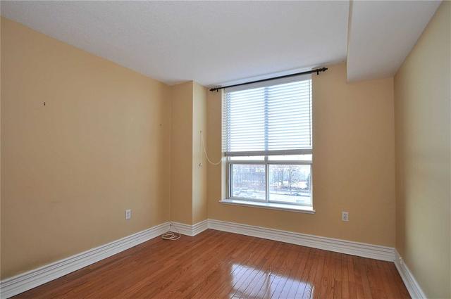 604 - 11 Thorncliffe Park Dr, Condo with 2 bedrooms, 2 bathrooms and 1 parking in Toronto ON | Image 4