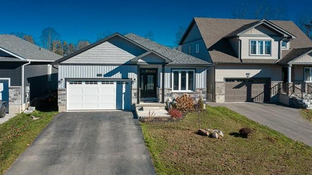 207 Dowsley Crescent, House detached with 2 bedrooms, 2 bathrooms and 4 parking in Brockville ON | Card Image