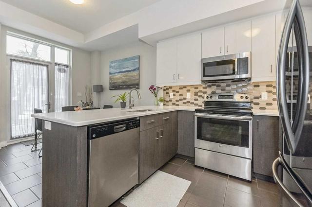 at2 - 53 Arthur St S, Townhouse with 2 bedrooms, 3 bathrooms and 1 parking in Guelph ON | Image 2