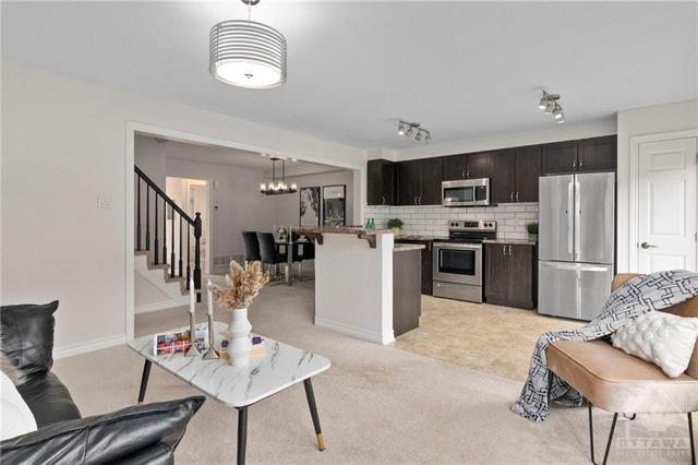 114 Lanceleaf Way, Townhouse with 3 bedrooms, 3 bathrooms and 3 parking in Ottawa ON | Image 3