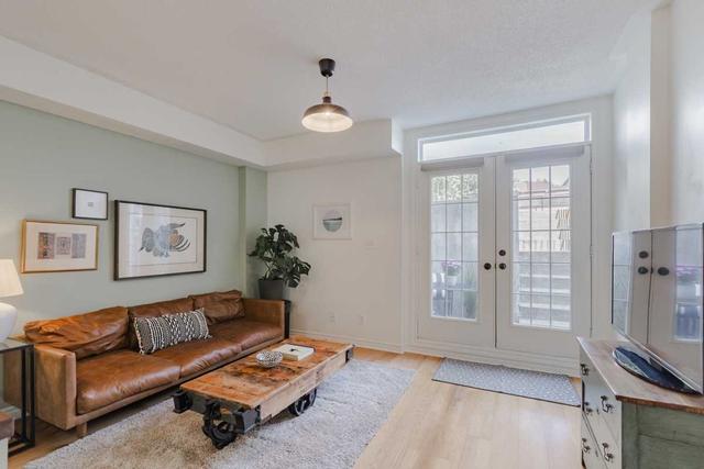 96 Connolly St, Townhouse with 2 bedrooms, 1 bathrooms and 1 parking in Toronto ON | Image 21