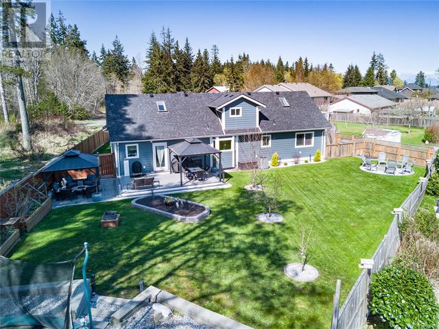 269 Spindrift Rd, House detached with 4 bedrooms, 3 bathrooms and 6 parking in Comox Valley A BC | Image 4