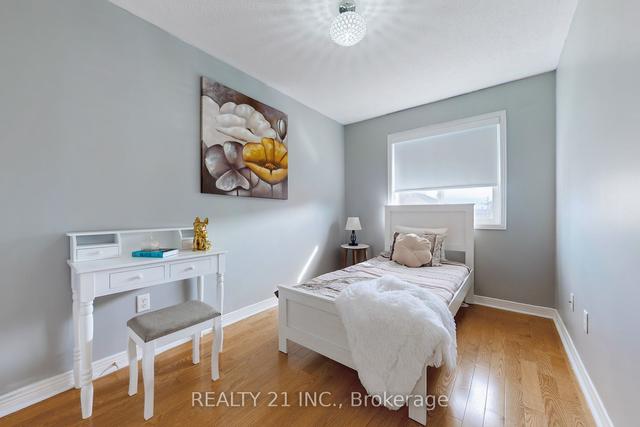 29 Wilkes Cres, House semidetached with 3 bedrooms, 4 bathrooms and 2 parking in Toronto ON | Image 17