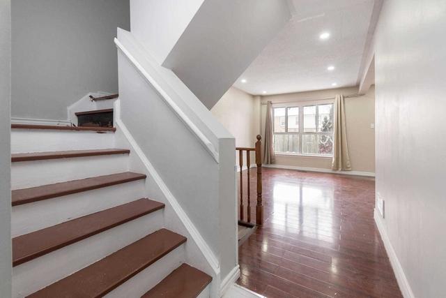 70 Fleetwood Cres, Townhouse with 3 bedrooms, 2 bathrooms and 1 parking in Brampton ON | Image 32