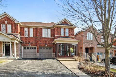 971 Oaktree Cres, House semidetached with 4 bedrooms, 3 bathrooms and 3 parking in Newmarket ON | Card Image