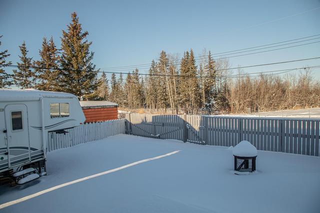 10512 98 Avenue, House detached with 5 bedrooms, 2 bathrooms and 2 parking in Mackenzie County AB | Image 45