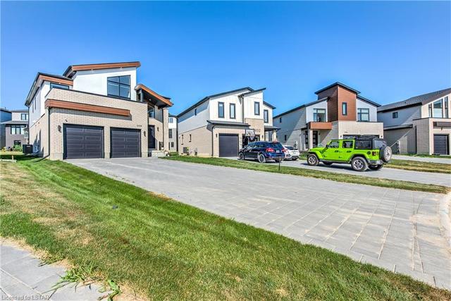 2428 Blackrail Terrace, House detached with 4 bedrooms, 4 bathrooms and 8 parking in London ON | Image 3