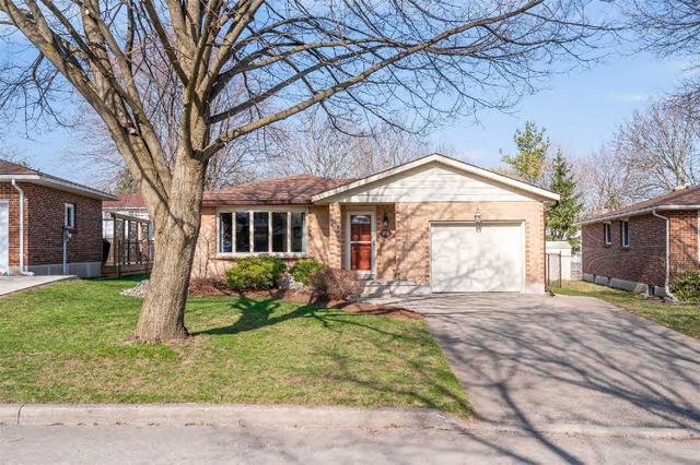 163 White Pine Cres, House detached with 3 bedrooms, 2 bathrooms and 3 parking in Waterloo ON | Image 12