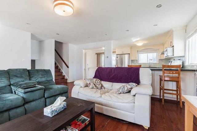 23 Lofthouse Sq, House detached with 4 bedrooms, 4 bathrooms and 3 parking in Toronto ON | Image 2