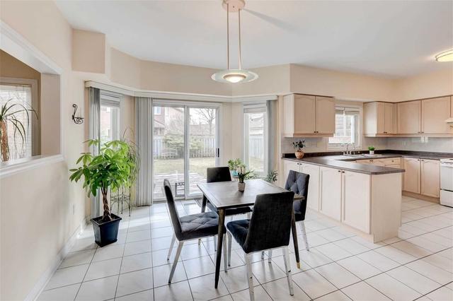 335 Brookside Ave, House detached with 4 bedrooms, 5 bathrooms and 6 parking in Richmond Hill ON | Image 2