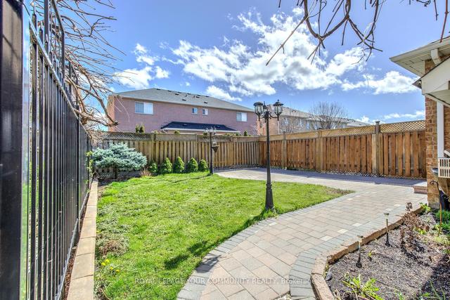 140 Blackthorn Dr, House semidetached with 4 bedrooms, 4 bathrooms and 4 parking in Vaughan ON | Image 30