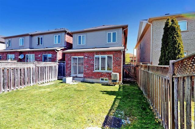 26 Charcoal Way, House attached with 3 bedrooms, 4 bathrooms and 3 parking in Brampton ON | Image 18