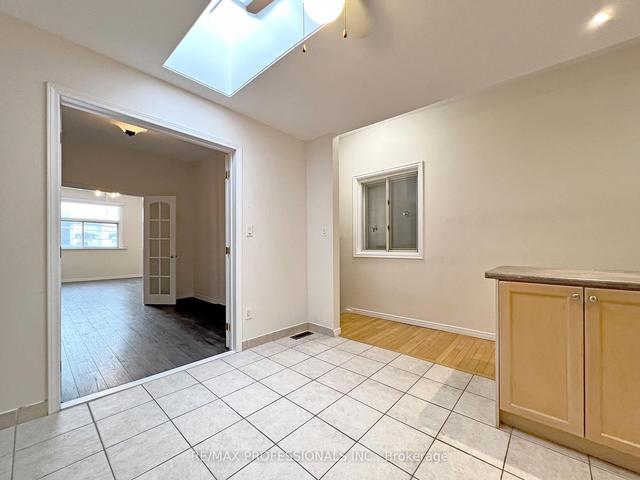 upper - 385 Dundas St E, Condo with 2 bedrooms, 1 bathrooms and 0 parking in Toronto ON | Image 1