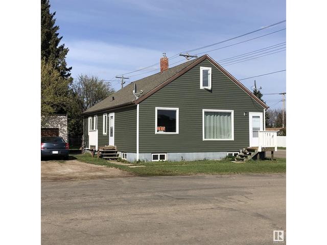 4902 53 Av, House attached with 3 bedrooms, 2 bathrooms and null parking in Vegreville AB | Image 31