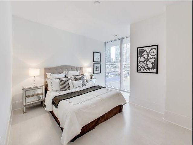 Th 101 - 29 Queens Quay E, Condo with 3 bedrooms, 4 bathrooms and 1 parking in Toronto ON | Image 9