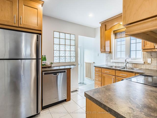 114 Westrose Ave, House detached with 2 bedrooms, 2 bathrooms and 3 parking in Toronto ON | Image 3