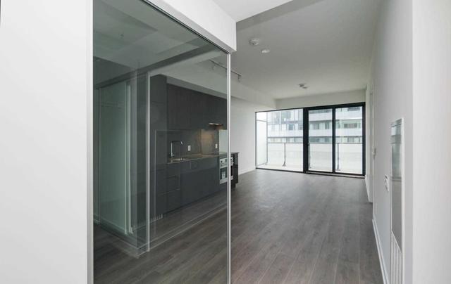 1807 - 161 Roehampton Ave, Condo with 2 bedrooms, 2 bathrooms and 1 parking in Toronto ON | Image 3