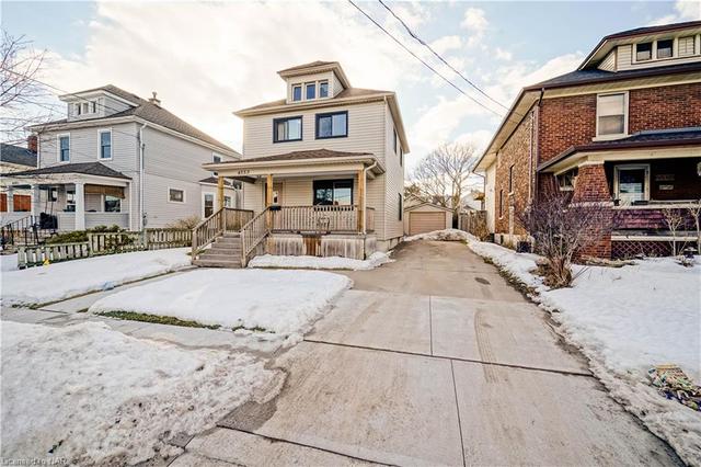 4553 Fifth Avenue, House detached with 4 bedrooms, 1 bathrooms and 4 parking in Niagara Falls ON | Image 3